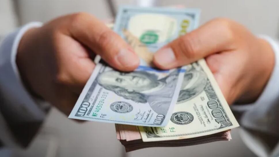 Policía le habría exigido dinero a una mujer para no retenerle su vehículo