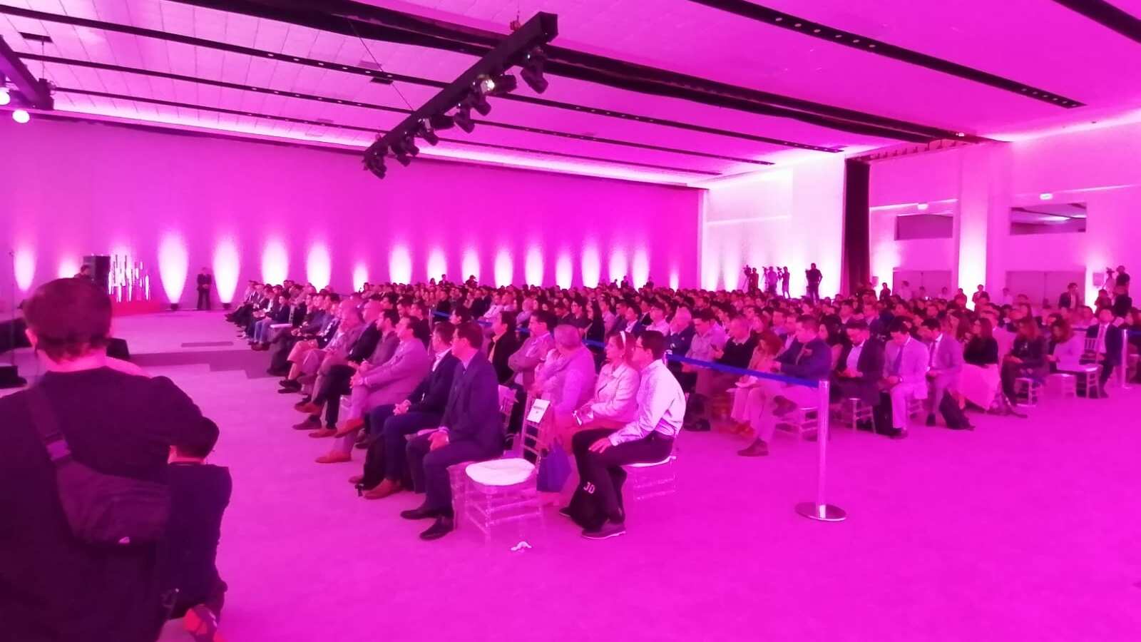 Next Century Summit de Banco Guayaquil
trae a Quito a Steve Wozniak y Tiffani Bova