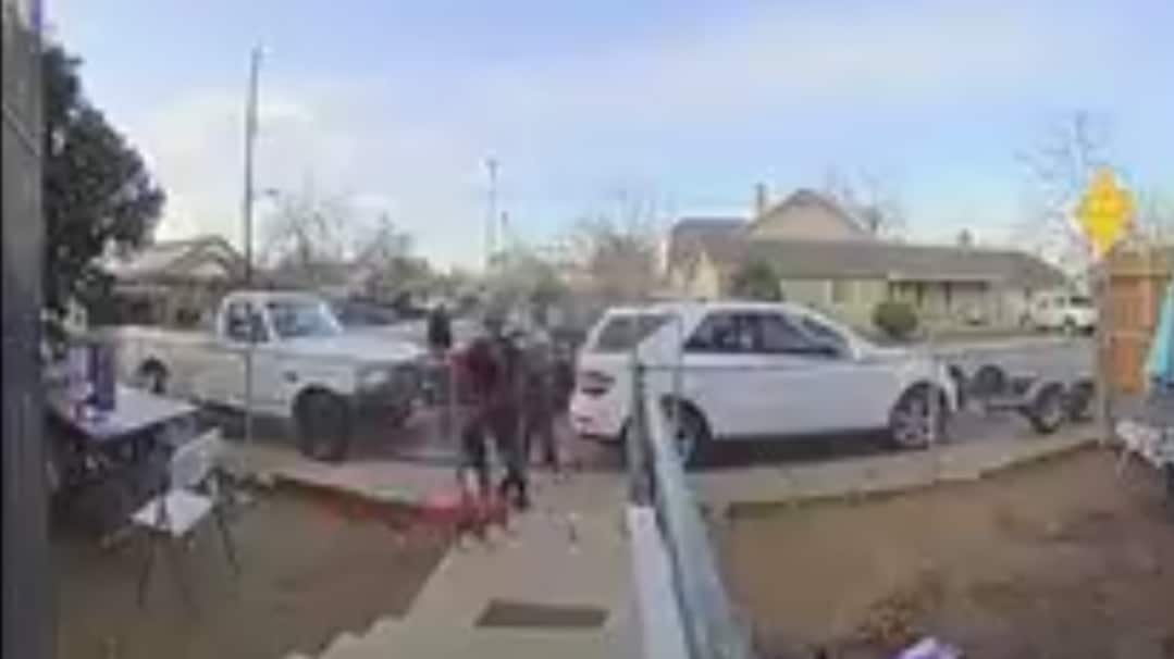 Mujer fallece tras recibir múltiples disparos durante una discusión - Fuente: Video de X