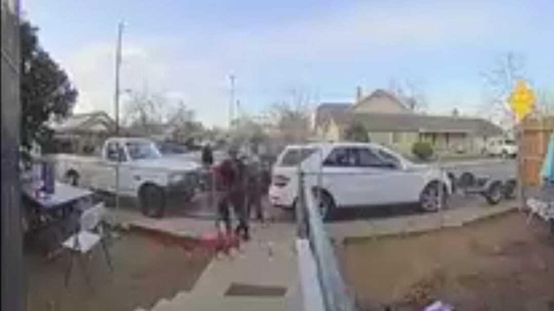 Mujer fallece tras recibir múltiples disparos durante una discusión - Fuente: Video de X