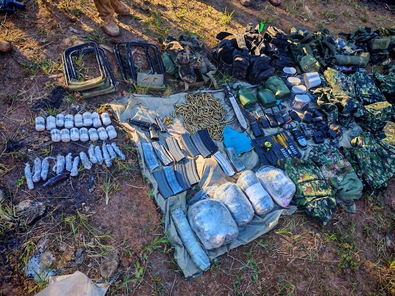 Fotos: evidencias decomisadas por los 11 militares antes de la emboscada en Alto Punino. Imagen: Ejército Ecuatoriano