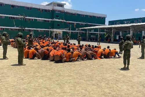 Apuñalaron a un militar y le quitaron su fusil: así habría sucedido la masacre en la cárcel de Esmeraldas