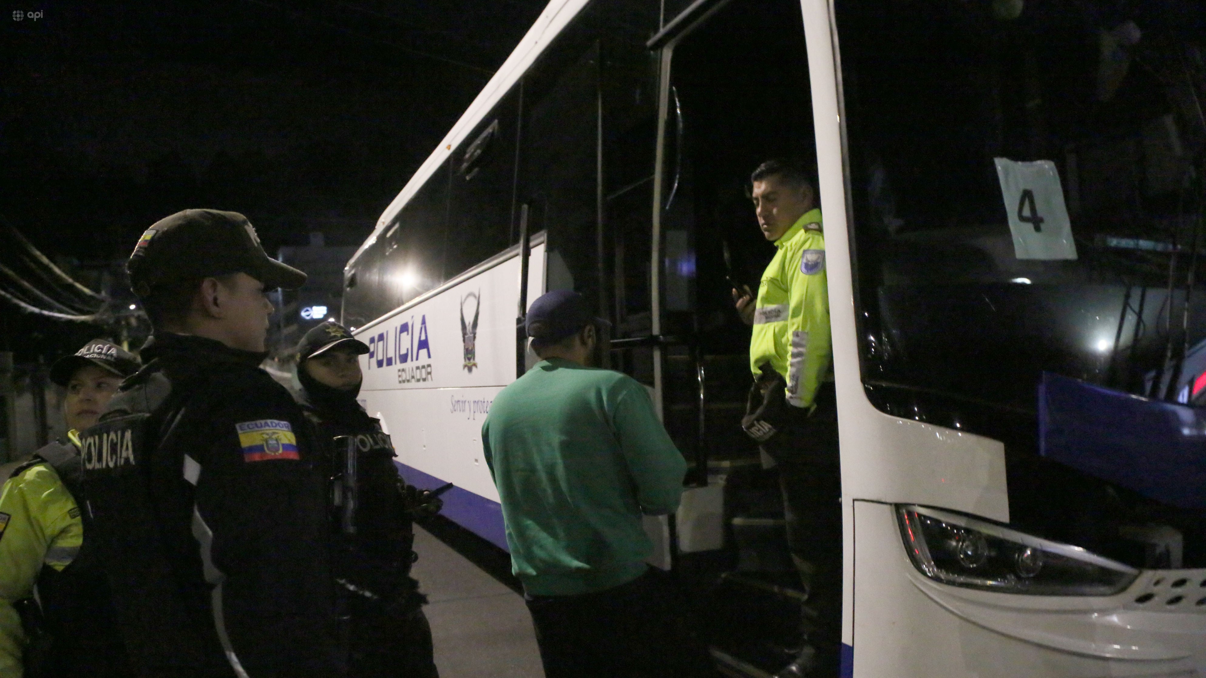 Actualización: toque de queda en Quito dejó 44 aprehendidos y persecución por vehículo robado