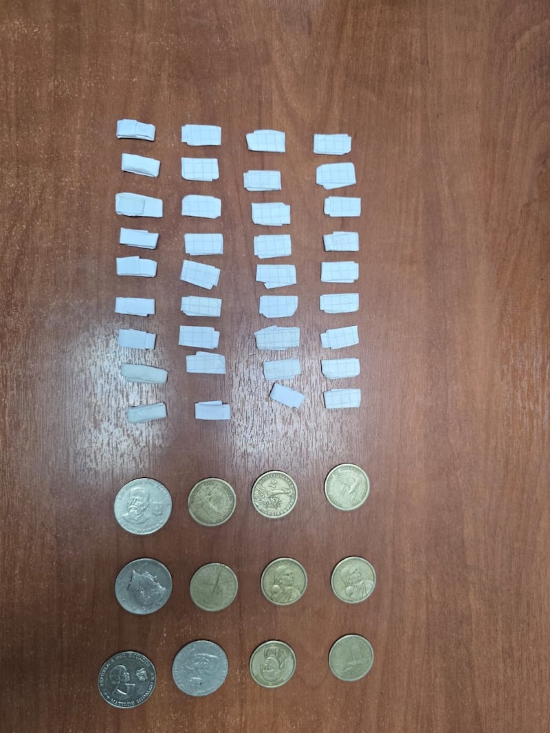 Sujeto que intentó robar una casa en el sur de Quito, ahora cayó al intentar asaltar un bus y con drogas. Foto: Policía Nacional