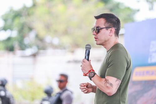 El presidente Daniel Noboa anuncia la entrega del bono “Legado de Honor” a policías y militares