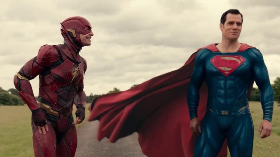 Sigue la eterna crisis con la producción de The Flash y ahora se habría sumado a Henry Cavill como Superman para aparecer en nuevas escenas improvisadas.