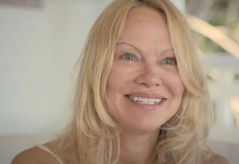 Así luce Pamela Anderson en nuevo documental de Netflix (Foto: Captura de Netflix)