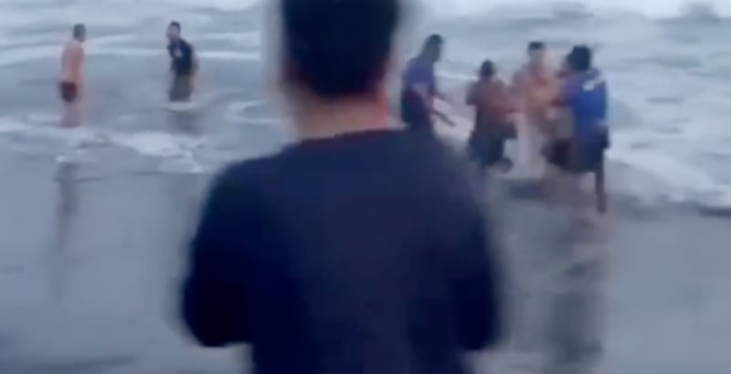 Salvavidas fue agredido tras rescatar a turistas