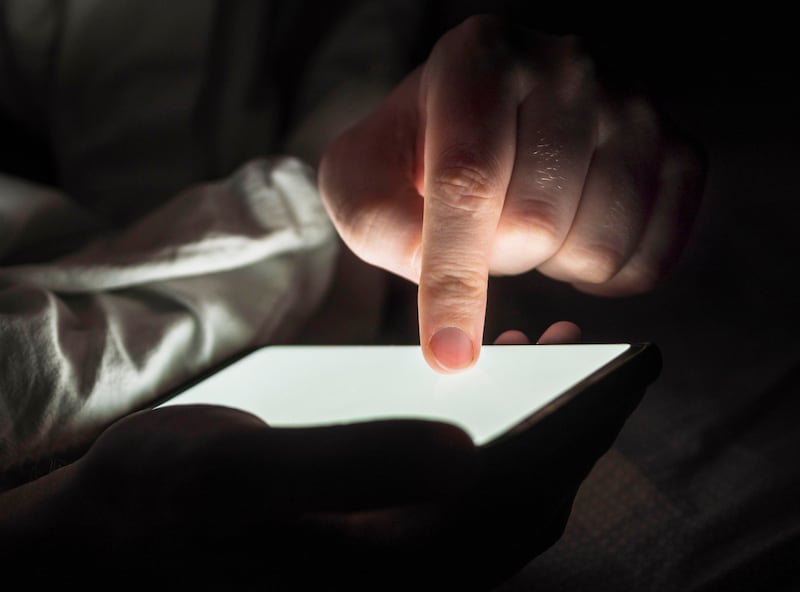 Si bien existen muchas historias de éxito de personas que encontraron el amor y a su pareja en línea, también hay muchos casos de estafas de citas en línea, las cuales están van en aumento. Foto: Freepik.