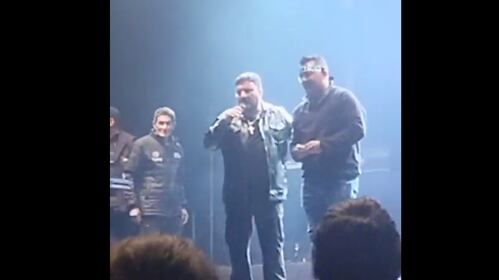 Propuesta de matrimonio en concierto de Amar Azul