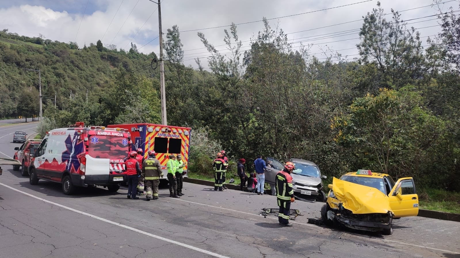Quito: personas heridas tras accidente en la Avenida Simón Bolívar