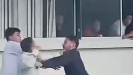 Pelea de estudiantes en universidad de Manabí se viraliza en redes