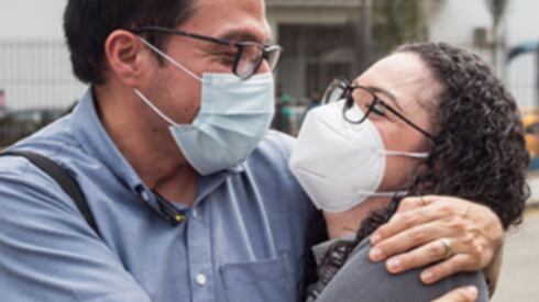 Esposo que le donó el riñón a su esposa