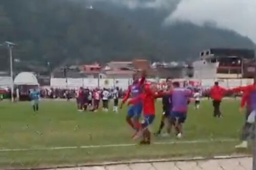 ¡Viveza criolla! Jugador del Deportivo Quevedo finge agresión para quemar minutos en la Segunda Categoría