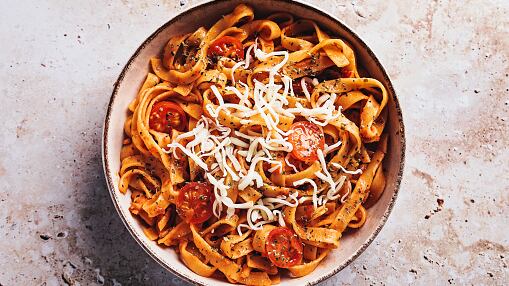 Añadió las cenizas de su abuela a la comida de su hermano