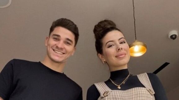 Sara Duque junto a Julián Álvarez