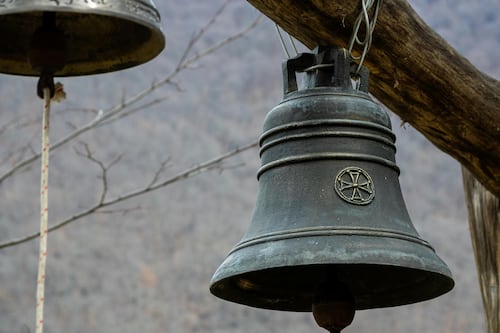 Mujer murió al tocar una campana de una iglesia, ¿casualidad u obra divina?