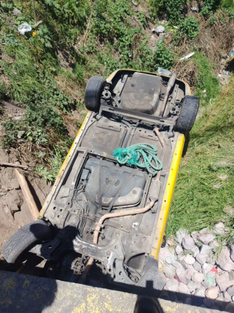 Volcamiento de vehículo en el norte de quito dejó solo daños materiales