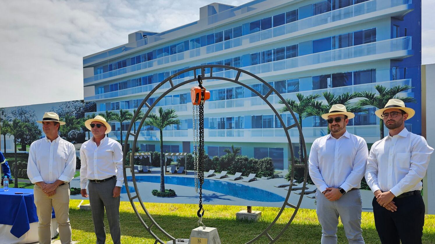 Grupo Pronobis colocó la primera piedra de Bari.