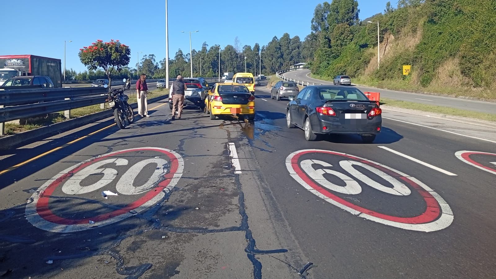 Choque entre dos vehículos en la Ruta Viva provoca cierre vial