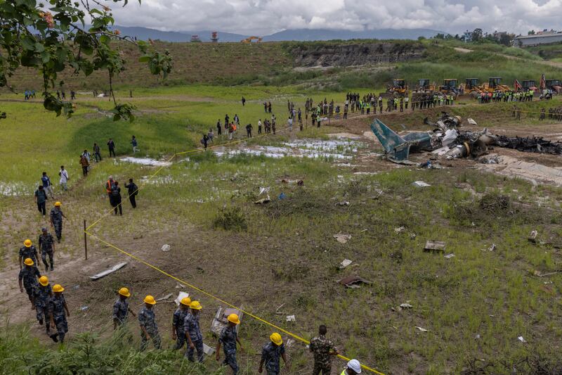 Avión con 19 personas a bordo se estrella en Nepal