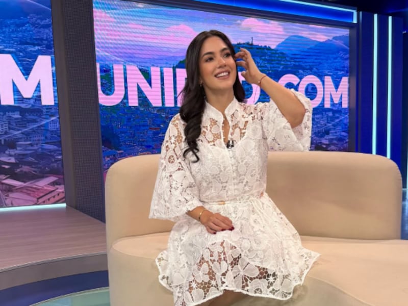 Alejandra Proaño se despidió de Ecuavisa entre lágrimas: “Más que amigos, me llevo a mis hermanos”