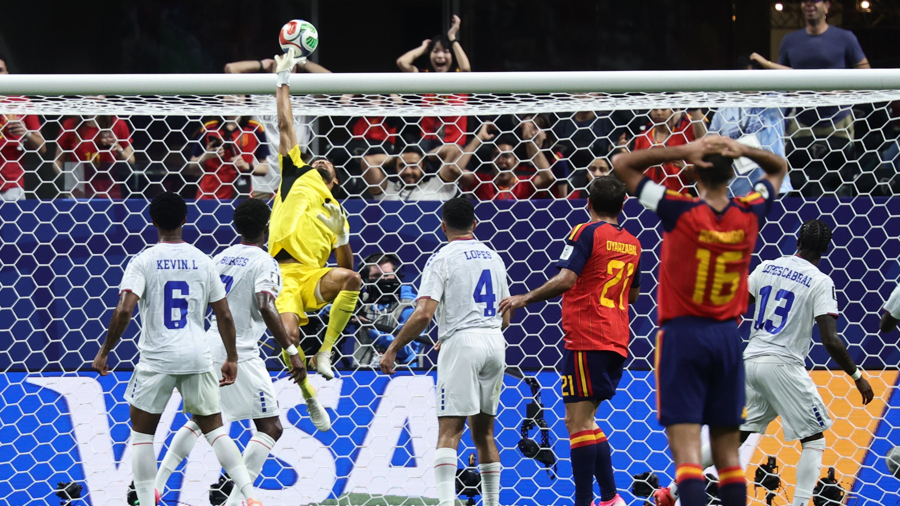 El portero Vozinha durante el partido del grupo H del Mundial 2026 entre España y Cabo Verde, este lunes en el Estadio EFE/EPA/RONALD WITTEK