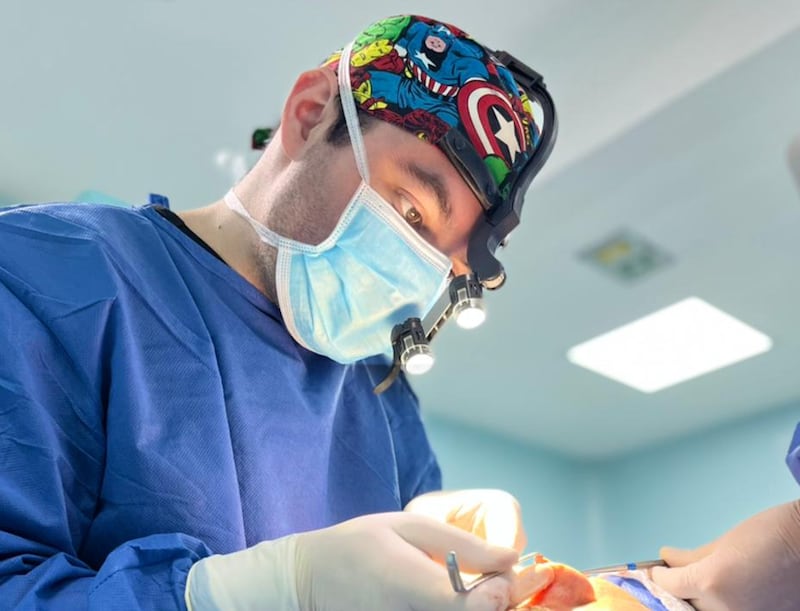 Dr. Luiggi Fayad, especialista en cirugía plástica.