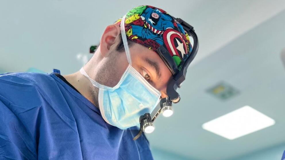 Dr. Luiggi Fayad, especialista en cirugía plástica.