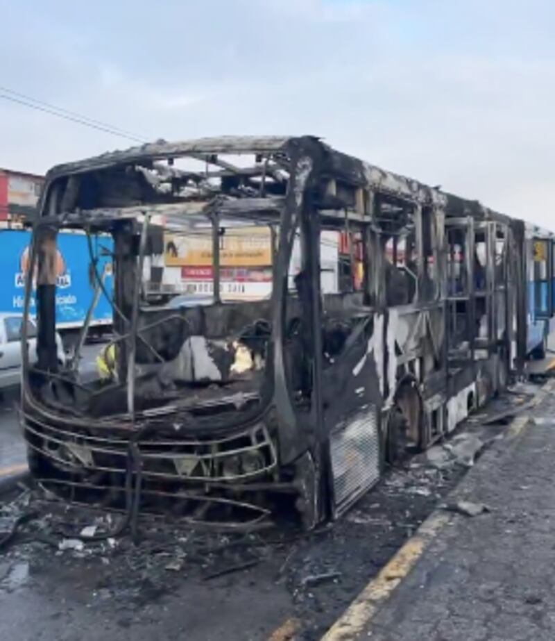 Bus de la Metrovía se incendió