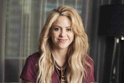 ¿Shakira nazi? La cantante es acusada de usar un símbolo de las SS nazis en la promoción de su gira