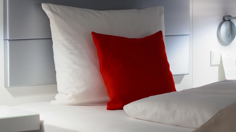 Logra un sueño profundo solo con la orientación de la cama