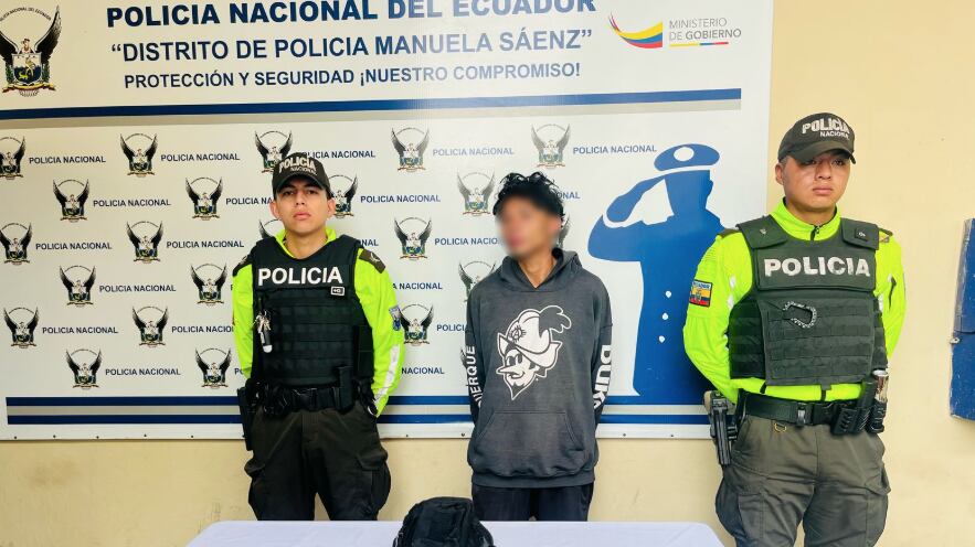 A ladrón se le duerme el diablo y la policía lo captura en pleno asalto con cuchillo a una mujer en Quito