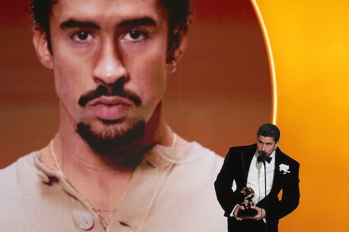 Bad Bunny dedica mensaje a ICE, después de su persecución a latinos