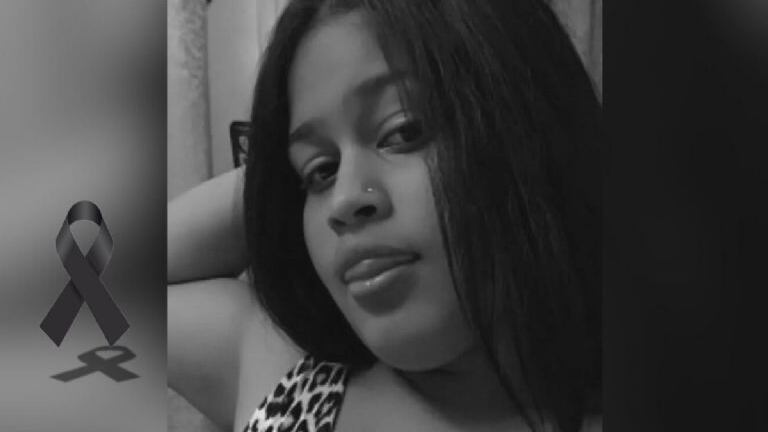 Madre es acusada de ayudar a su hijo a limpiar escena del crimen tras asesinar a su novia