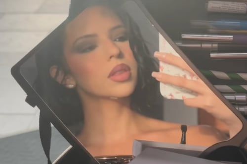 ¿Es Ángela Aguilar? Su nuevo look impacta en su reciente show