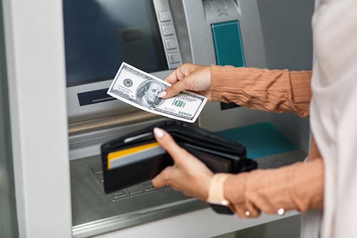 ¿Cómo atenderán los bancos en el feriado del 24 de mayo de 2026?