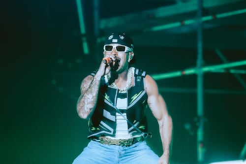 Feid recibió premio durante concierto en Medellín: Logró un Record Guinnes al correr 10 kilómetros en sus conciertos