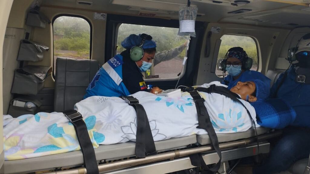 Turista mordida por tiburón es trasladada a Guayaquil