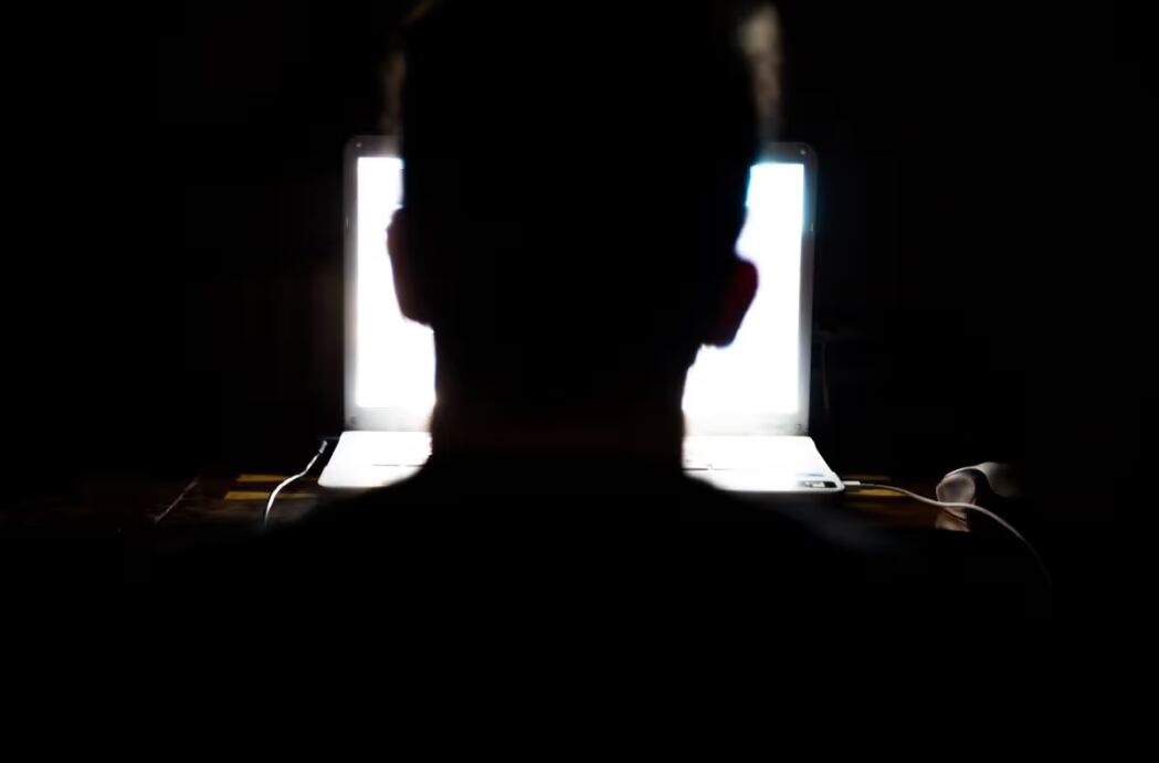 Menores fueron atraídas a un edificio abandonado en la cima de una montaña, abusadas y abandonadas