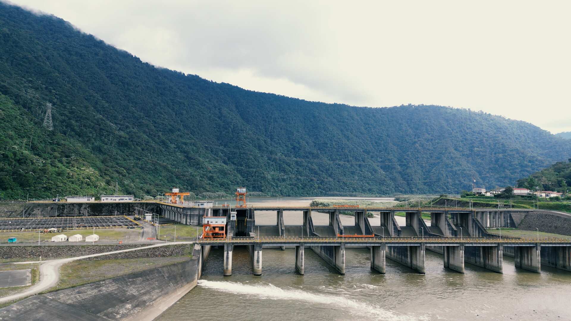 Continúa el liderazgo de generación de Coca Codo Sinclair en medio de la crisis