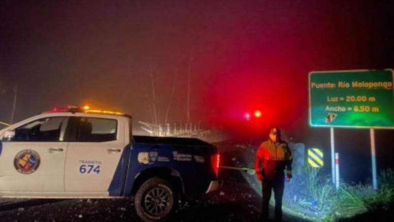 Una potente explosión sacudió la madrugada del miércoles el puente de Mollopongo.