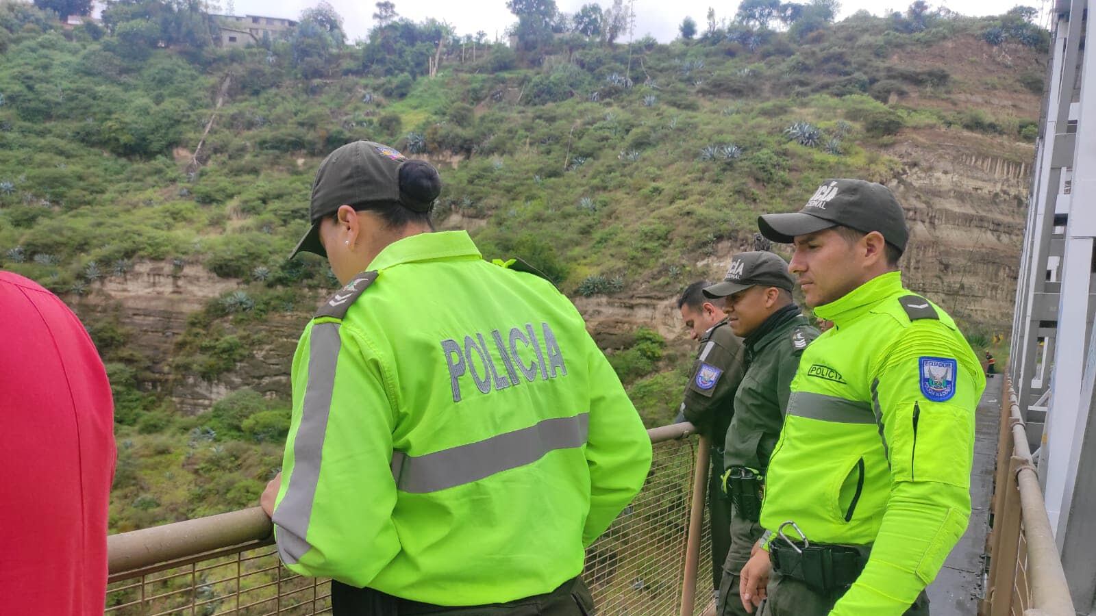 Una persona se lanzó del puente antiguo sobre el río Chiche