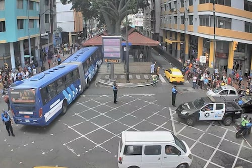 Metrovía se pronuncia tras accidente en el centro de Guayaquil: investigan las causas del siniestro