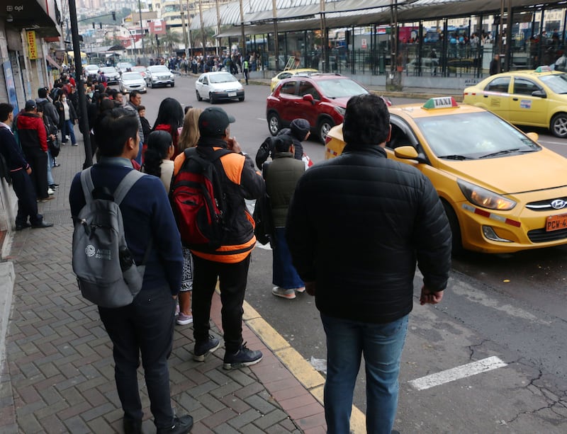Quito, martes 5 de mayo del 2026
Transportistas racionalizaron sus frecuencias de recorridos en la ciudad de Quito
Foto:API/Rolando Enríquez