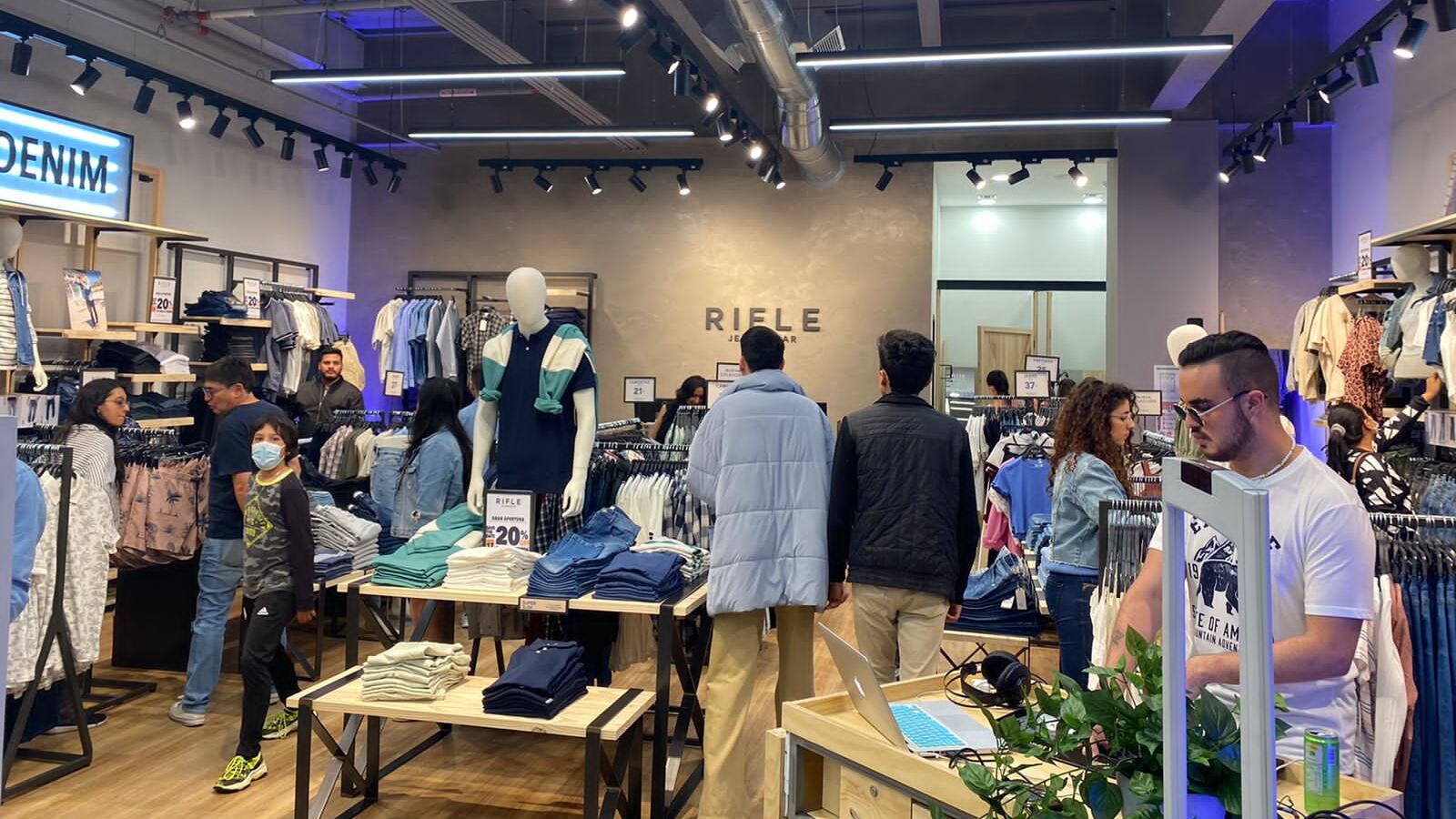 Local de Rifle Jeanswear en Quito