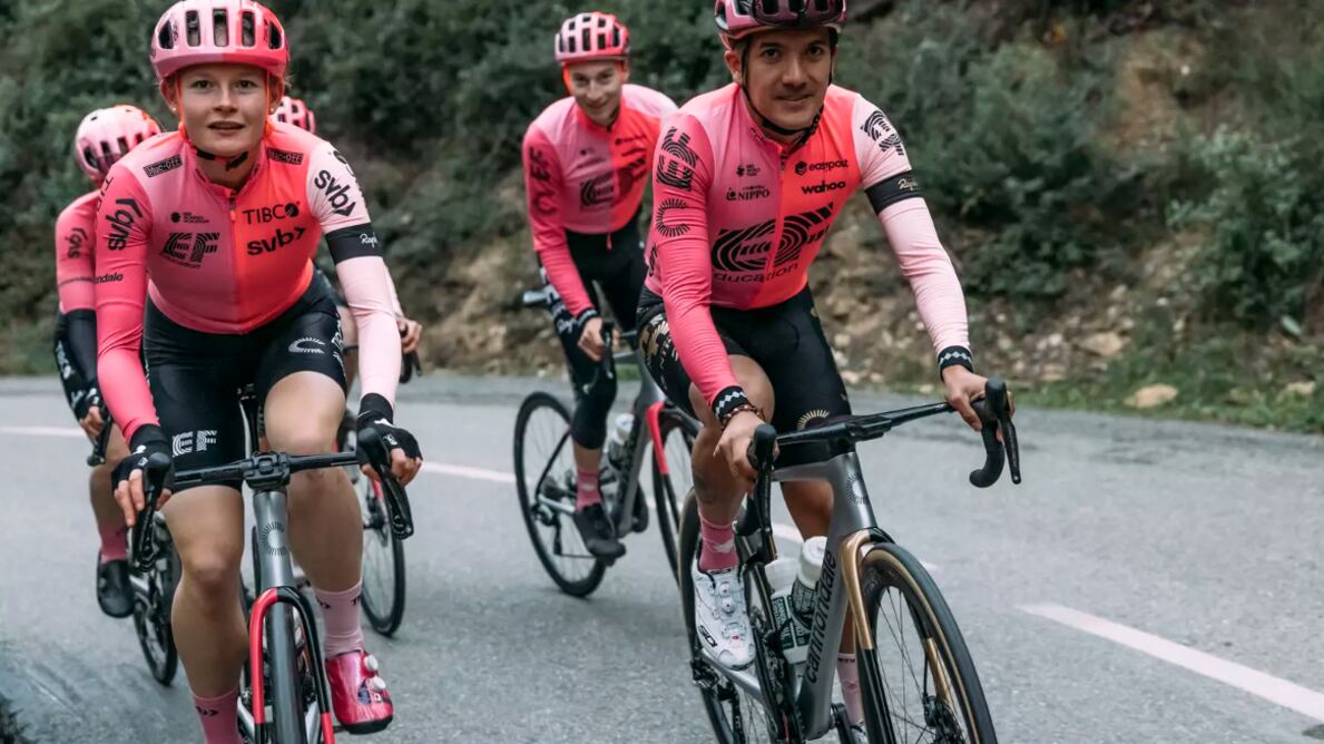 Richard Carapaz ya tiene uniforme con su nuevo equipo