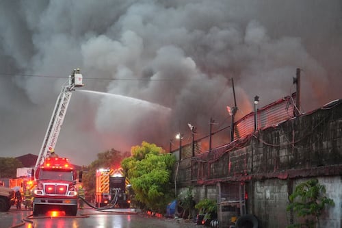 Impactante incendio en Guasmo Norte: fábrica de motos consumida por las llamas