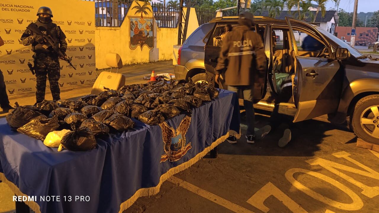Capturan vehículo que transportaba armas y municiones destinadas a grupos criminales