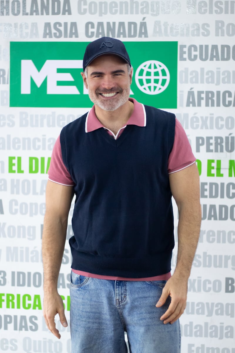 Roberto Manrique estrena “Tantas Flores”, una obra sobre duelo y emociones masculinas